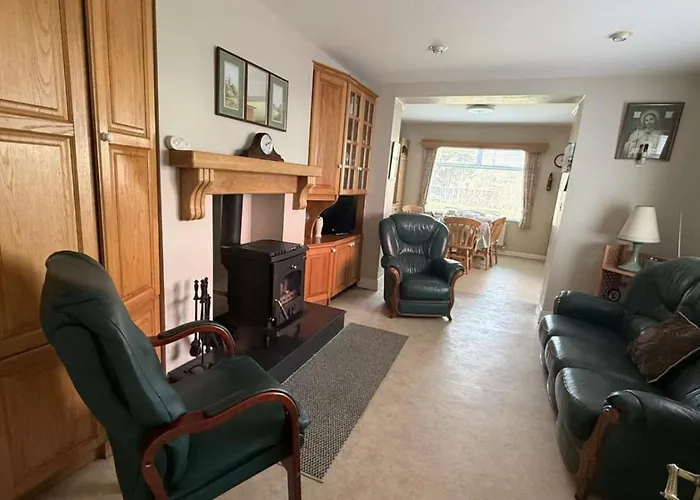 Greenway Riverside House - *